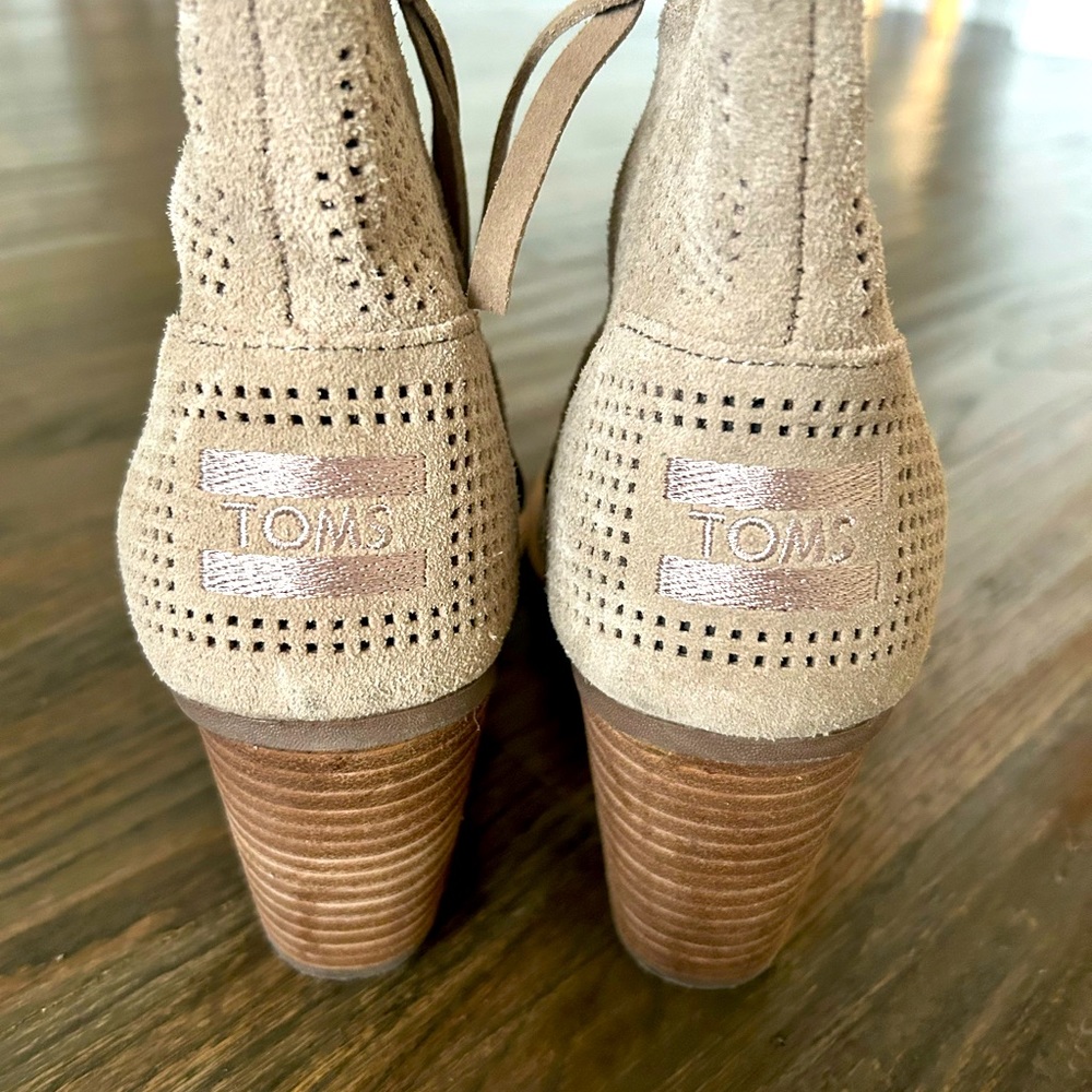 TOMS - Picture 6 of 8